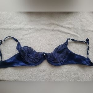 Victoria's Secret Navy Lace Underwire Bra